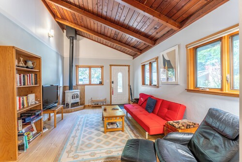 Green Tree Cottage | 1 BR Vacation Cabin among the coastal redwoods
