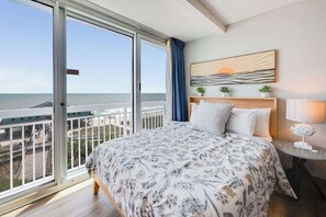 1 bedroom, iron/ironing board, WiFi, bed sheets - Amazing Large Private Studio Condo with Amazing View (Myrtle Beach)