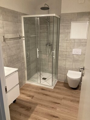 Shower, hair dryer, towels, toilet paper - HOUSE ALMA ROSSA 5 MINUTES FROM CALA ROSSA BEACH WITH HEATED POOL (Lecci)