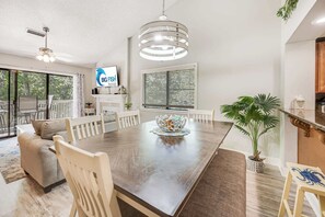 Dining - New 2BR, Lake View with Amazing Pool (Myrtle Beach)