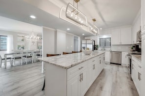 Coffee/tea maker, fridge, microwave, oven - 5 Bedroom Penthouse with Amazing Oceanfront Views (North Myrtle Beach)