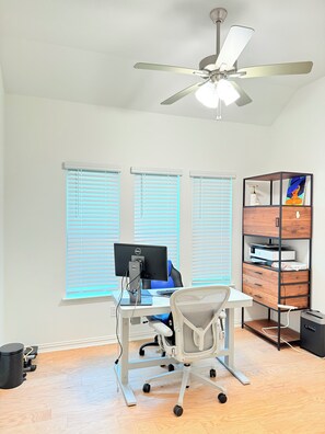 Interior - Gorgeous Luxury 3-bedroom house with Game-room & Covered Patio in Hutto (Hutto)