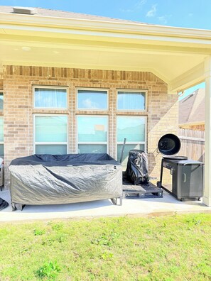 Terrace/patio - Gorgeous Luxury 3-bedroom house with Game-room & Covered Patio in Hutto (Hutto)