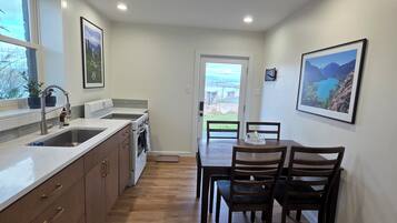 Fridge, oven, stovetop, coffee/tea maker