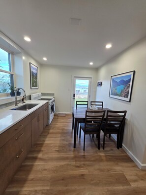 Fridge, oven, stovetop, coffee/tea maker