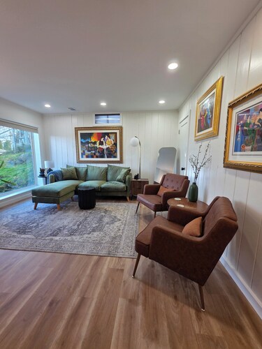 Lake Washington View Guest Suite
