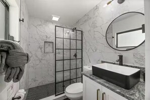 Handtücher, Seife, Toilettenpapier
