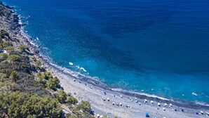 A coastal beach with rocky terrain and a sandy shore. - VILLA RITTER ORIZZONTE (Marina di Campo)