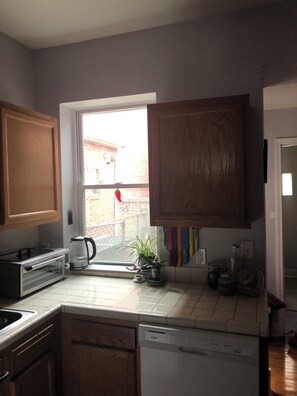 Microwave, oven, stovetop, dishwasher -  2-bedroom house in the SouthSide, minutes from downtown, perfect NFL Draft stay (Pittsburgh)