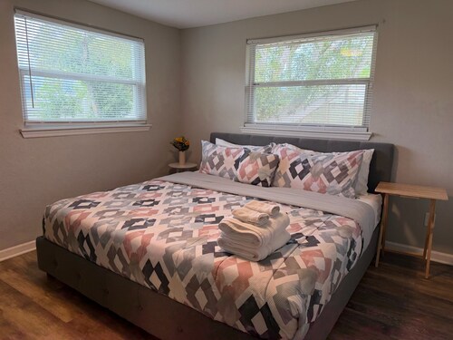 Downtown Clermont Duplex Near Waterfront Park-Unit B & C