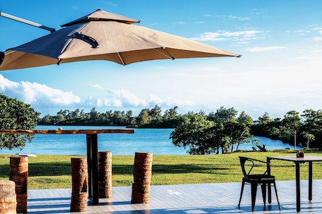 Outdoor dining. Nawesa Resort