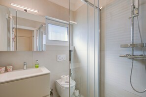 Family House, Multiple Bedrooms, Mountainside (La Cà Da Brè) | Bathroom | Shower, hair dryer, bidet, towels - La Ca Da Bre (Lugano)