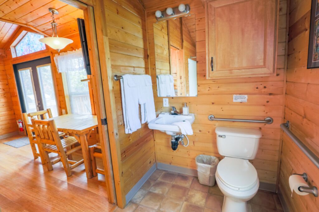Family Cabin | Bathroom