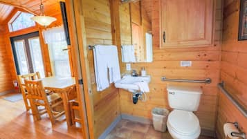 Family Cabin | Bathroom