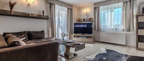 Family Apartment, Multiple Bedrooms, Refrigerator & Microwave (Káli Retreat Fitness and Relax 1) | Living area