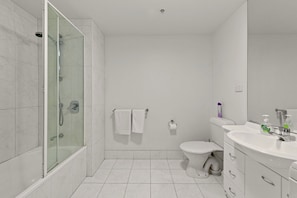 Apartamento standard, 3 quartos, sacada | Banheiro
