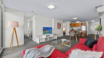 Standard Apartment, 3 Bedrooms, Balcony | Living area