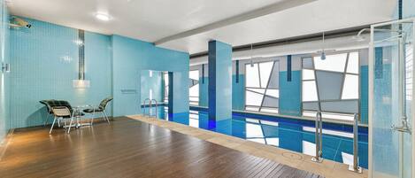 สระว่ายน้ำในร่ม