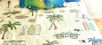 Room-backpacker Bunks and Queen Pool Cl