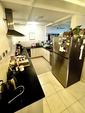 Yhteismajoitus, 2 makuuhuonetta, tupakointi sallittu, patio | Sisätilat