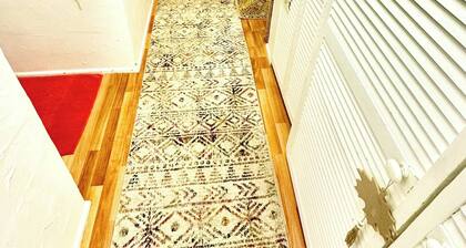 Room-backpacker Bunks and Queen Pool Cl