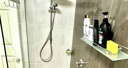 Room-backpacker Bunks and Queen Pool Cl
