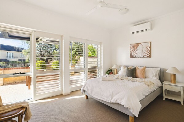 Room - Coastal Retreat – Spacious 4BR Walk to Beach (Cottesloe)