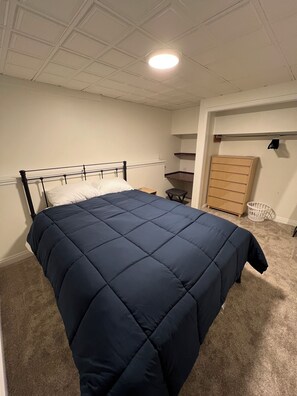3 bedrooms, desk, iron/ironing board, travel cot