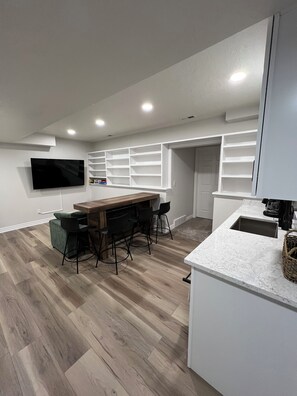 Interior - 5 minutes to trail heads! Spacious 3BR + Full Kitchen Apartment on Mountain Side (Pleasant Grove)