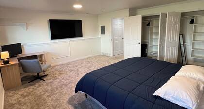 5 minutes to trail heads! Spacious 3BR + Full Kitchen Apartment on Mountain Side