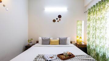 Deluxe Apartment, Balcony | Iron/ironing board, free WiFi