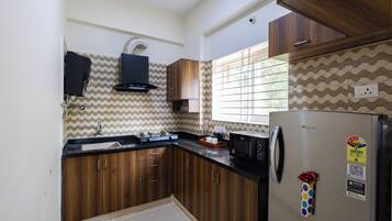 Deluxe Apartment, Balcony | Private kitchen