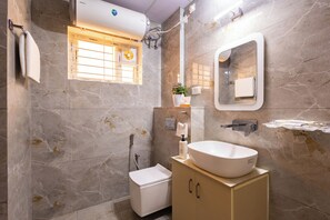 Deluxe appartement, balkon | Badkamer