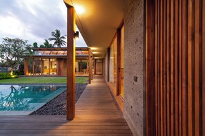 Outdoor pool - Indica Luxury Villa Ubud (Ubud)
