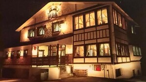 A two-story building with a balcony and a red sign. - START HOUSE PIAA-Ski IN Ski OUT (Minamiuonuma)