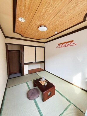 Quarto casal econômico, vista para a montanha | Parte interna