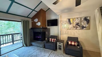 Smart TV, fireplace
