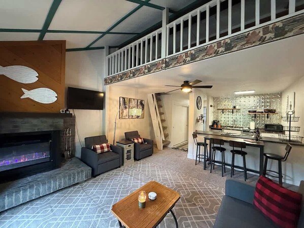 Smart TV, fireplace