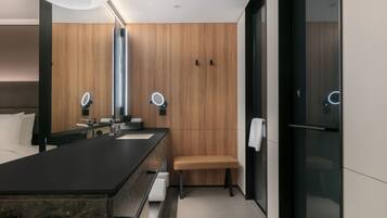 Superior-Zweibettzimmer, Stadtblick | Daunenbettdecken, kostenlose Minibar, Schreibtisch