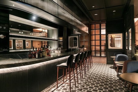 Bar (on property). Intercity Hotel Zunyi Renhuai