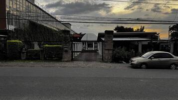 Apartment, 1 Bedroom, Patio | Property grounds