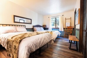 Room - Cozy 3-Bd. Idyllwild Cabin: Family & Dog-Friendly (Idyllwild-Pine Cove)