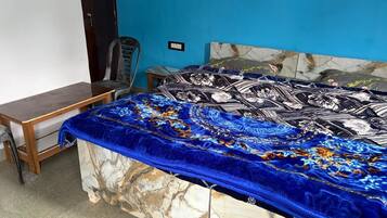 Standard Room | Rollaway beds, bed sheets