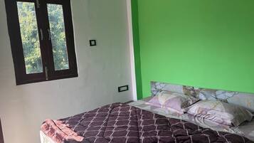 Standard Room | Rollaway beds, bed sheets