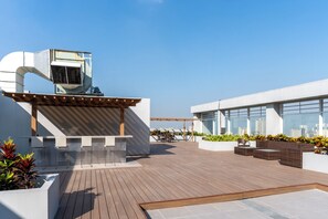 Outdoor dining - New 2BR Luxury Full Suite | Walk to Greenbelt (Makati City)