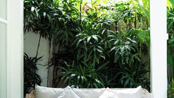 Deluxe villa, uitzicht op tuin | Terrein van de accommodatie