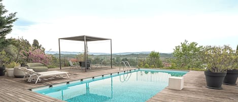 Piscine extérieure (ouverte en saison)