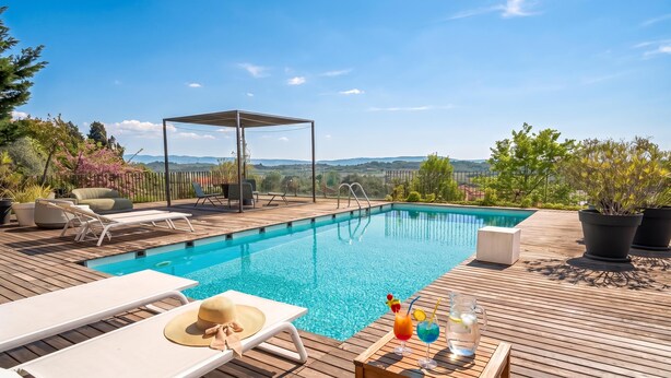 Biệt thự dành cho gia đình, 2 phòng ngủ, ban công, cạnh núi (Alma Vista Villa in Goriška Brda –) | Hồ bơi | Hồ bơi ngoài trời phục vụ theo mùa 