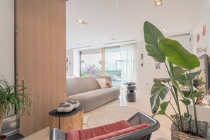 Family Villa, Multiple Bedrooms, Mountainside (Alma Vista Luxury Villa) | Interior