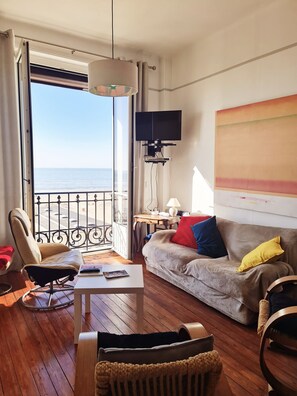 Living area - Facing the boards and 180° sea view  (Trouville-sur-Mer)